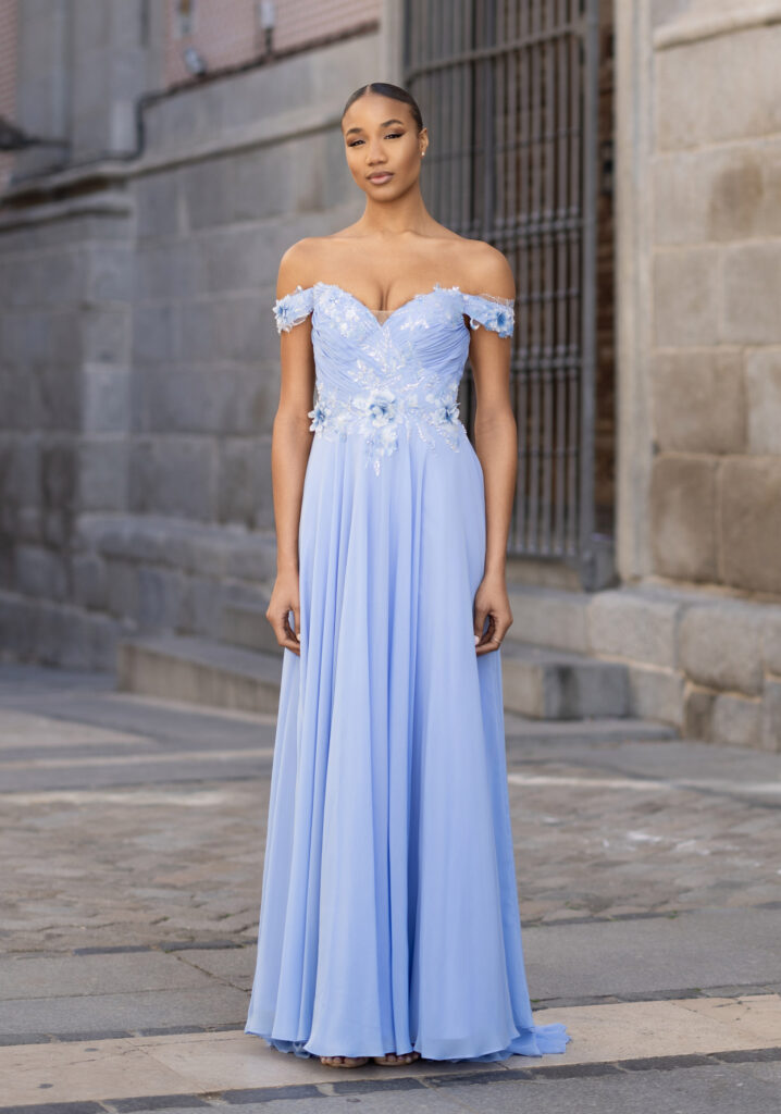 Blaues Kleid von Christian Koehlert